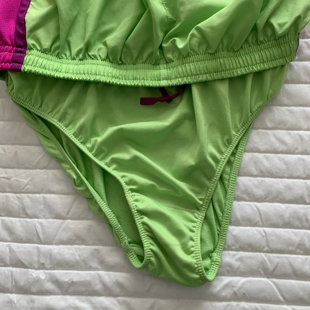 Nike Dri-Fit Tempo Running Shorts Women’s Size S Green Logo Drawstring Pocket